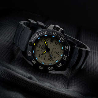 RELÓGIO LUMINOX NAVY SEAL FOUNDATION STEEL (COMBO COM 2 PULSEIRAS - BORRACHA PRETA + NYLON BEGE) 45 MM CÓD.3251.CBNSF.SE