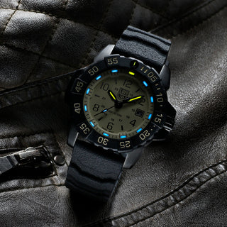 RELÓGIO LUMINOX NAVY SEAL FOUNDATION STEEL (COMBO COM 2 PULSEIRAS - BORRACHA PRETA + NYLON BEGE) 45 MM CÓD.3251.CBNSF.SE